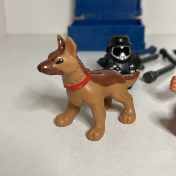 POLICE MAN & POLICE DOG Fisher Price - Picture 5 of 7